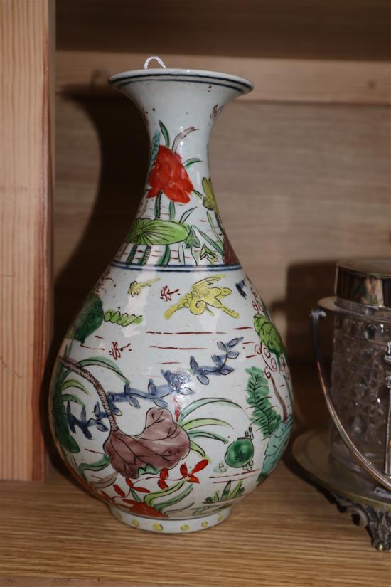 A Chinese wucai vase height 26cm
